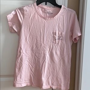 Pink vineyard vines t-shirt